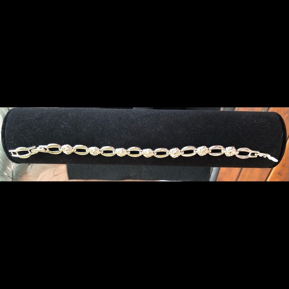 SilverTone Link Bracelet - Picture 3 of 6